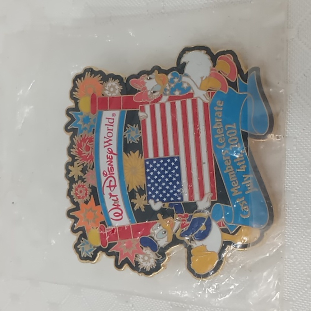 Vintage Walt Disney World Cast Exclusive Independence Day Pin